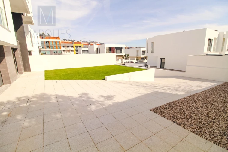 Moradia T4 para Venda em Corroios Foto 39