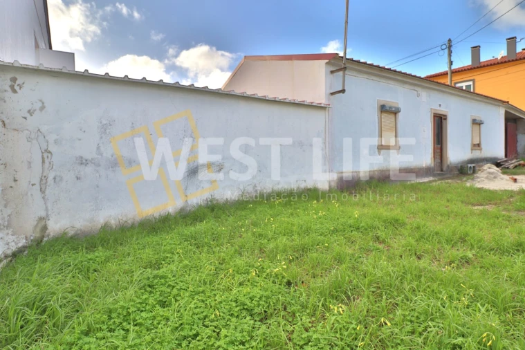 Moradia T3 para Venda em Campelos e Outeiro da Cabeça Foto 1