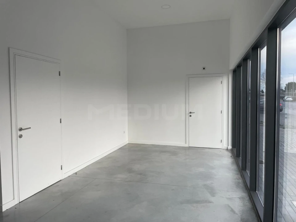 Armazém para Arrendamento em Antas e Abade de Vermoim Foto 3