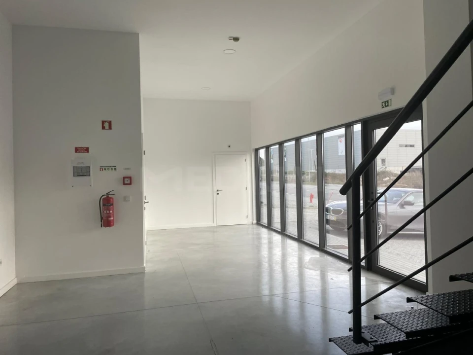 Armazém para Arrendamento em Antas e Abade de Vermoim Foto 11