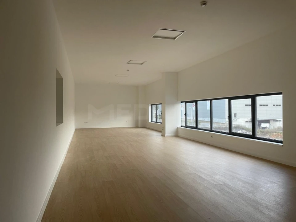 Armazém para Arrendamento em Antas e Abade de Vermoim Foto 13