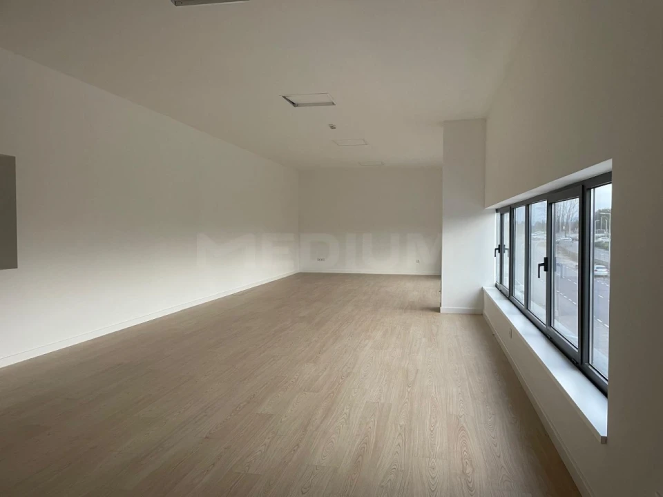 Armazém para Arrendamento em Antas e Abade de Vermoim Foto 14