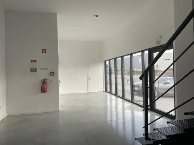 Armazém para Arrendamento em Antas e Abade de Vermoim Foto 11