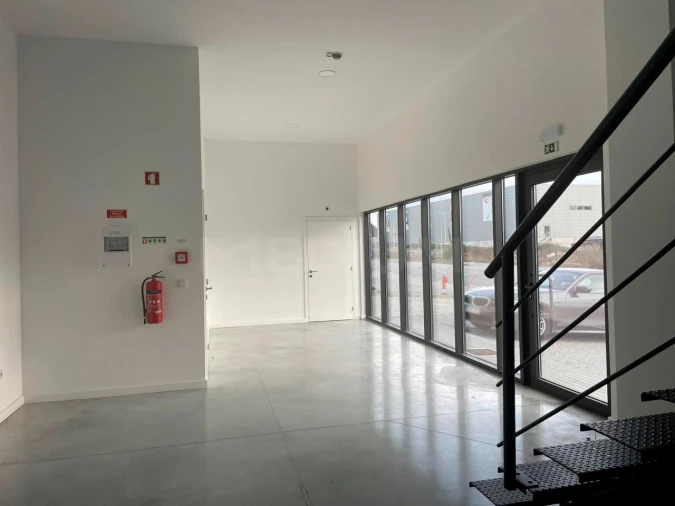 Armazém para Arrendamento em Antas e Abade de Vermoim Foto 11