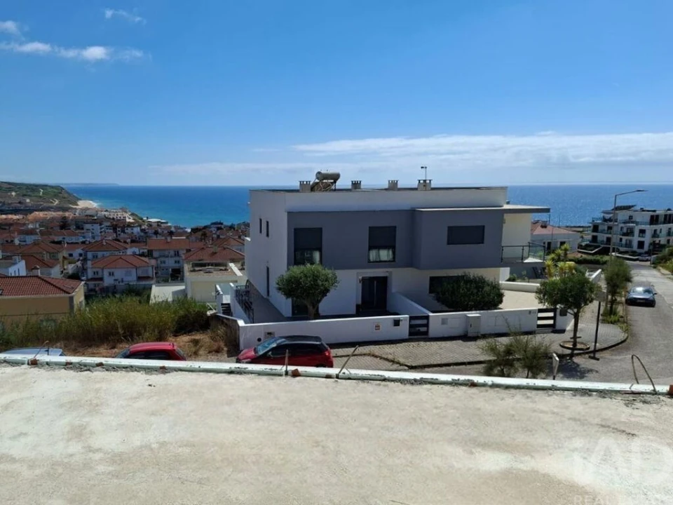 Moradia T4 para Venda em Lourinhã e Atalaia Foto 1