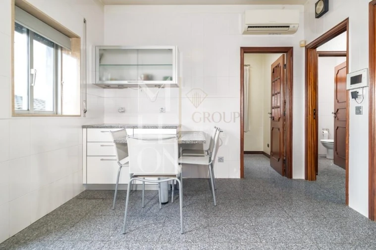 Moradia T4 para Venda em Pedrouços Foto 9