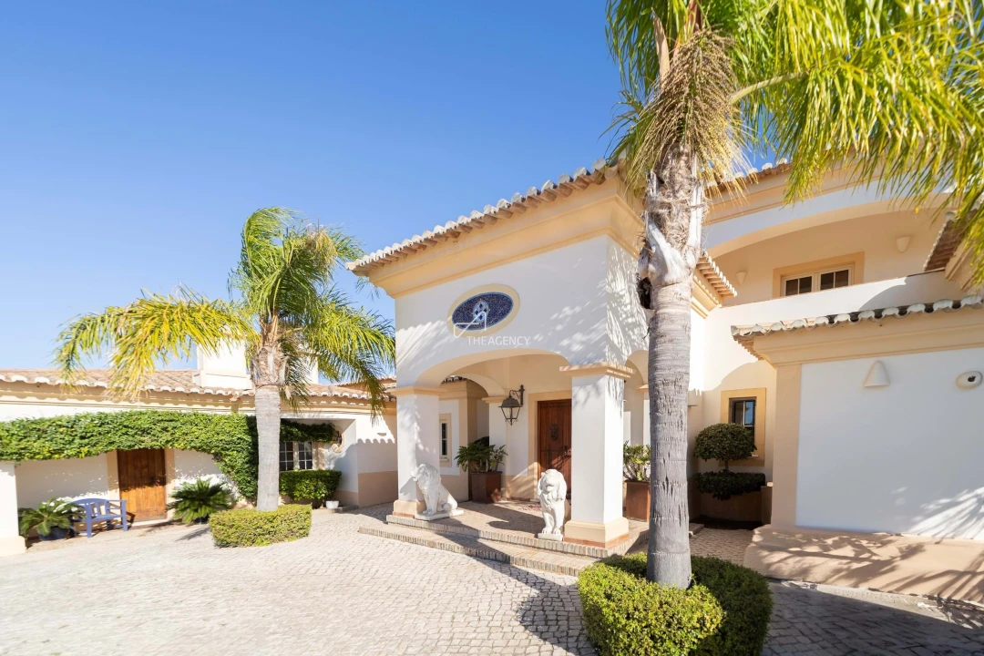 Moradia T4 para Venda em Lagos (São Sebastião e Santa Maria) Foto 1