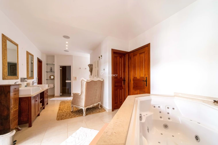 Moradia T4 para Venda em Lagos (São Sebastião e Santa Maria) Foto 37