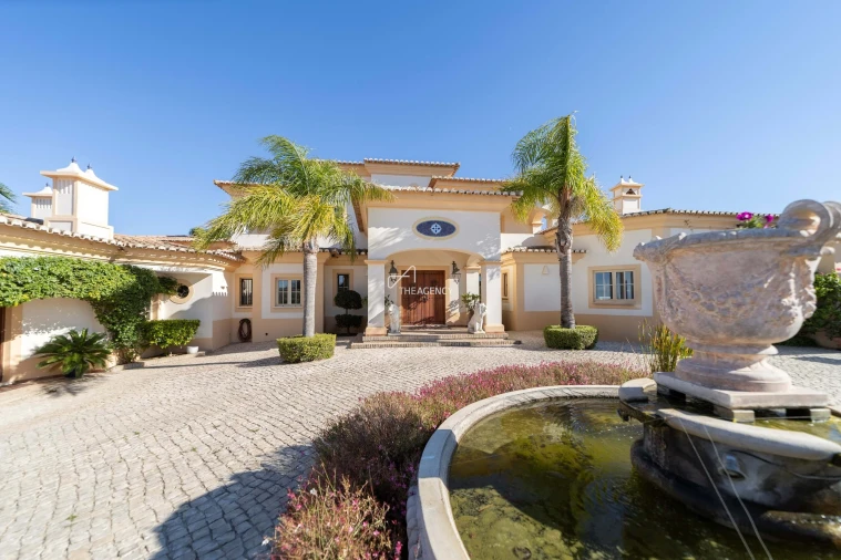 Moradia T4 para Venda em Lagos (São Sebastião e Santa Maria) Foto 2