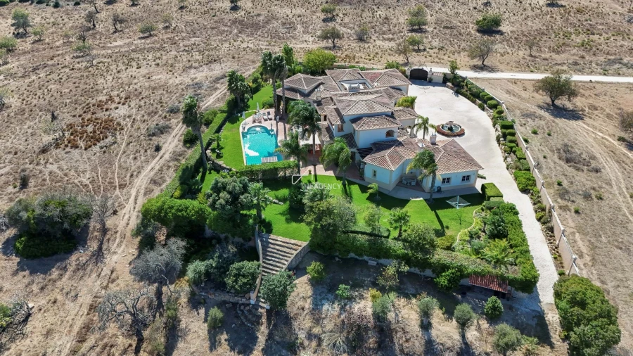 Moradia T4 para Venda em Lagos (São Sebastião e Santa Maria) Foto 3