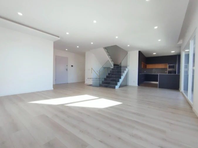 Moradia T4 para Venda em Odivelas Foto 5