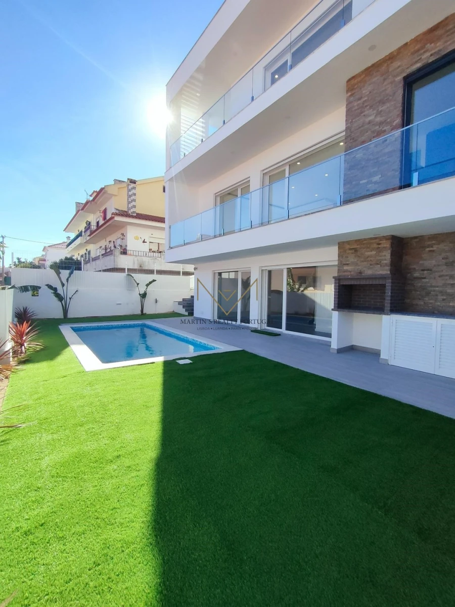 Moradia T4 para Venda em Odivelas Foto 2