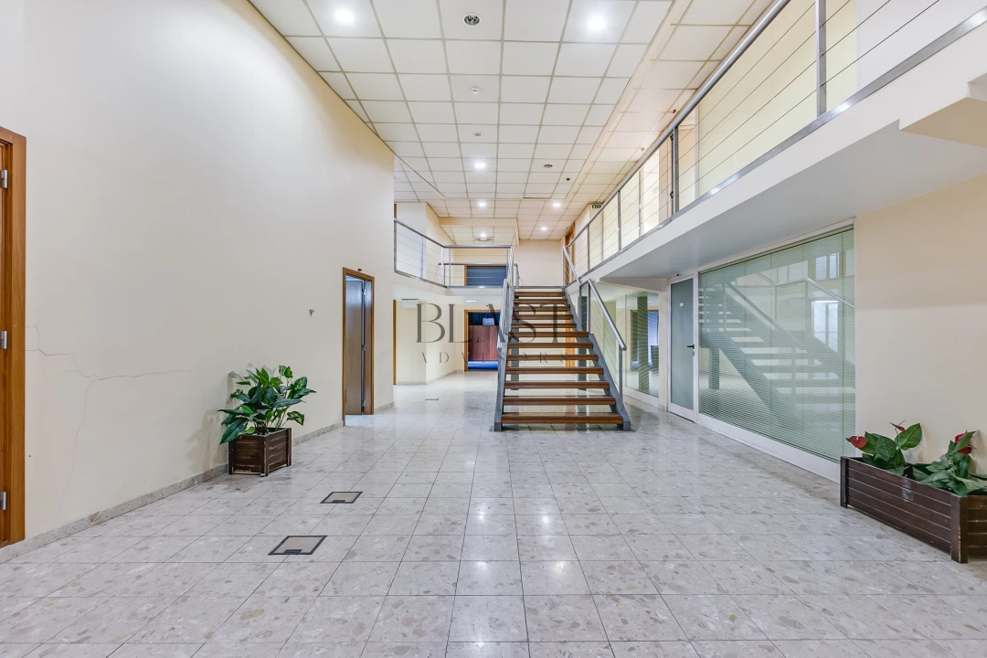 Negócio para Venda em Sacavém e Prior Velho Foto 21