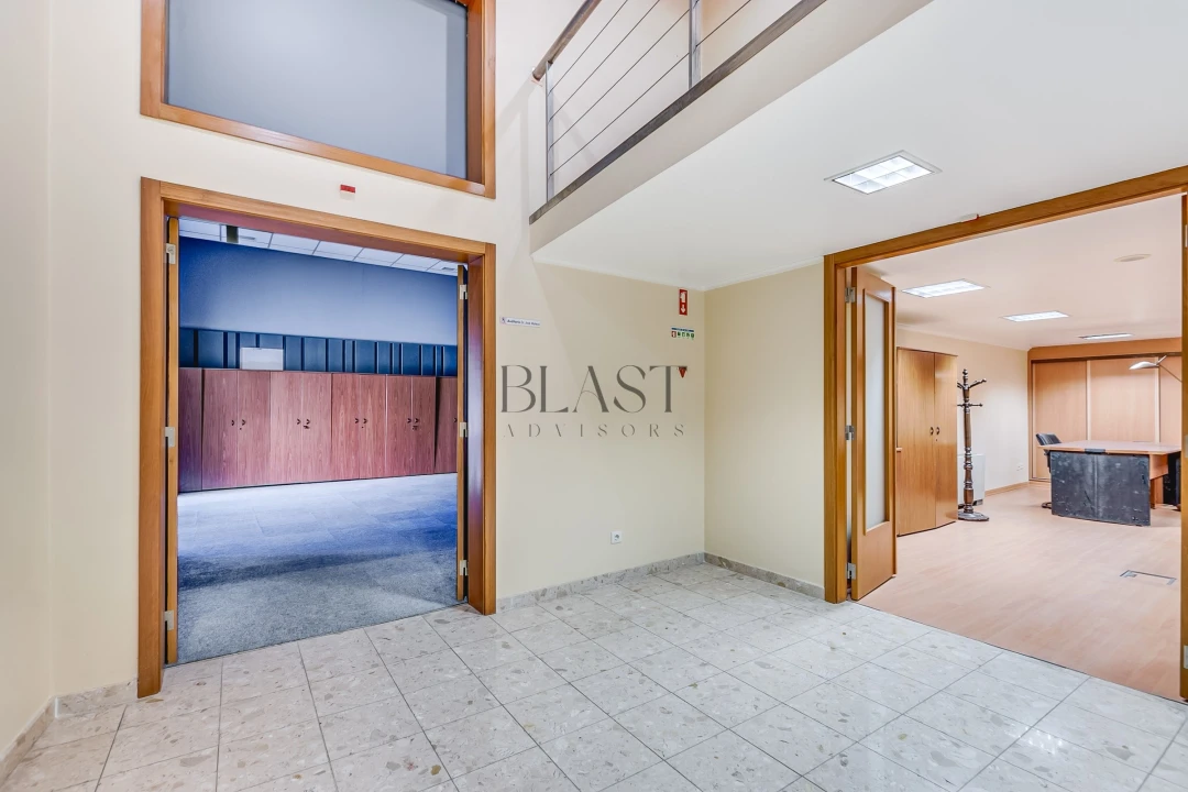 Negócio para Venda em Sacavém e Prior Velho Foto 16