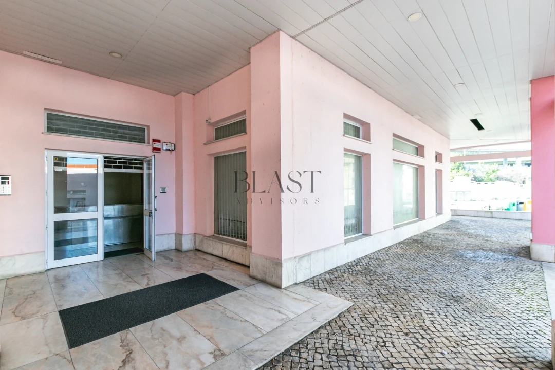 Negócio para Venda em Sacavém e Prior Velho Foto 44