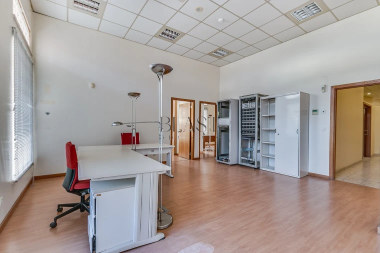 Negócio para Venda em Sacavém e Prior Velho Foto 11