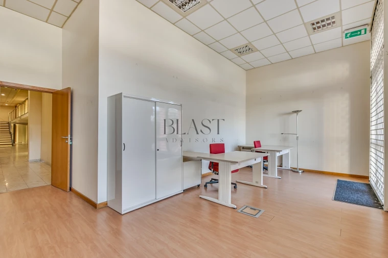 Negócio para Venda em Sacavém e Prior Velho Foto 9