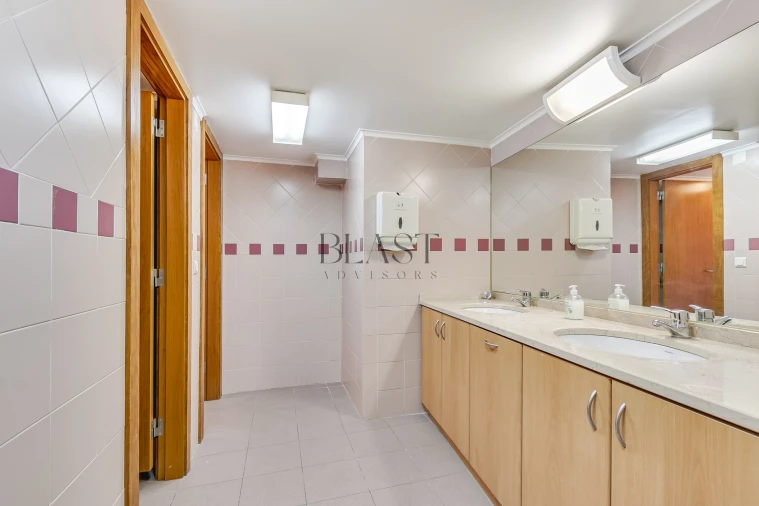 Negócio para Venda em Sacavém e Prior Velho Foto 19