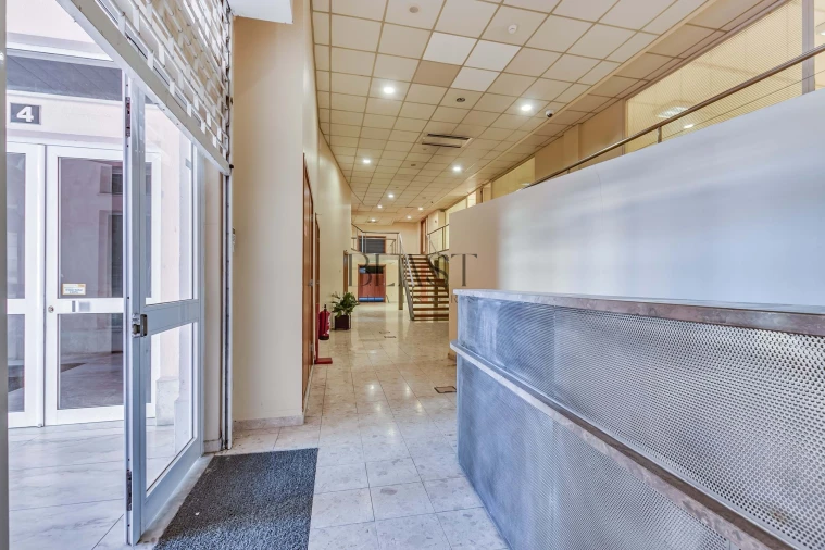 Negócio para Venda em Sacavém e Prior Velho Foto 13