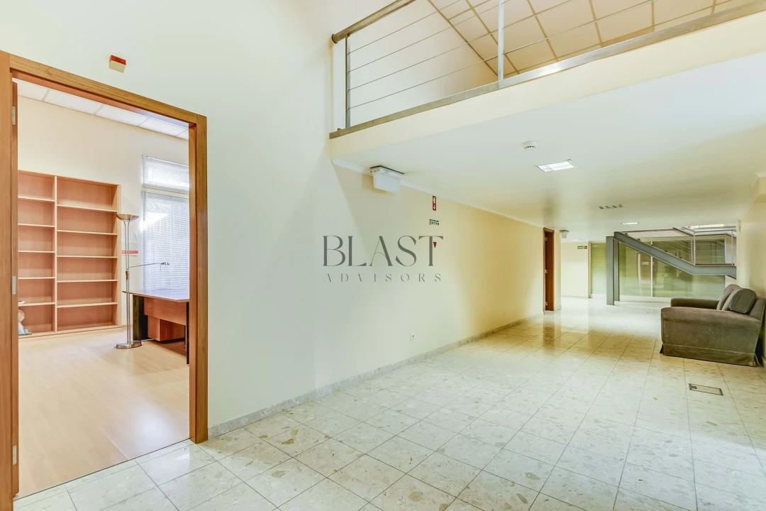 Negócio para Venda em Sacavém e Prior Velho Foto 25