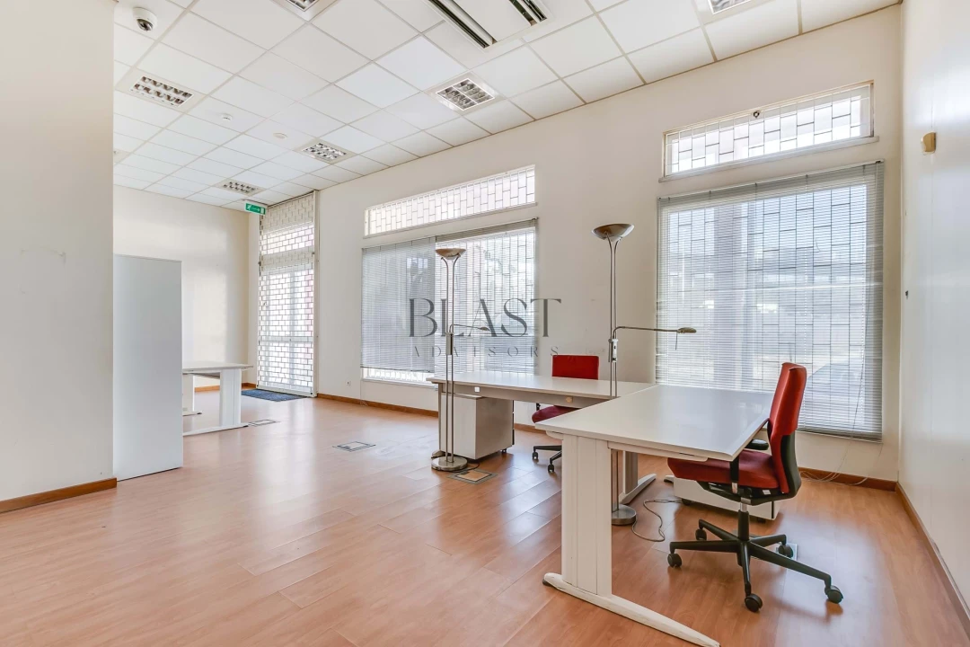 Negócio para Venda em Sacavém e Prior Velho Foto 5