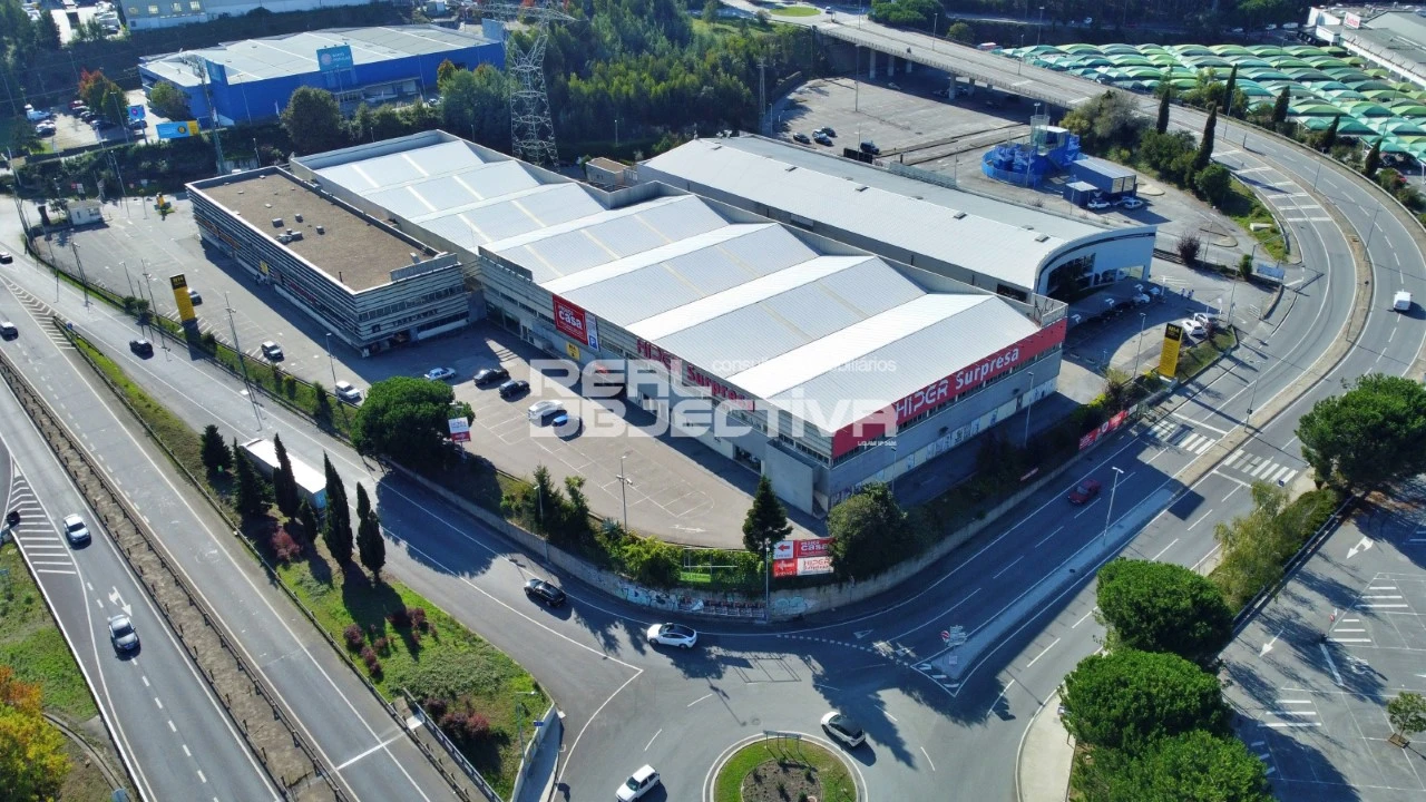 Loja para Arrendamento em Castêlo da Maia Foto 1