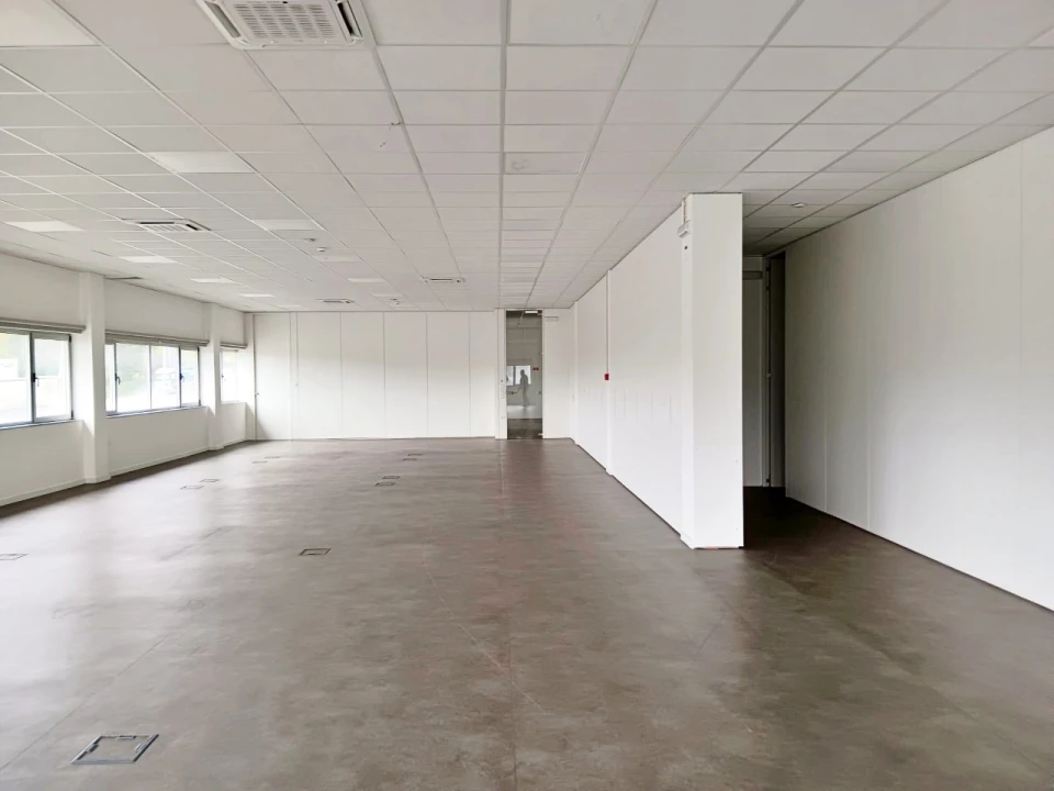 Loja para Arrendamento em Castêlo da Maia Foto 3