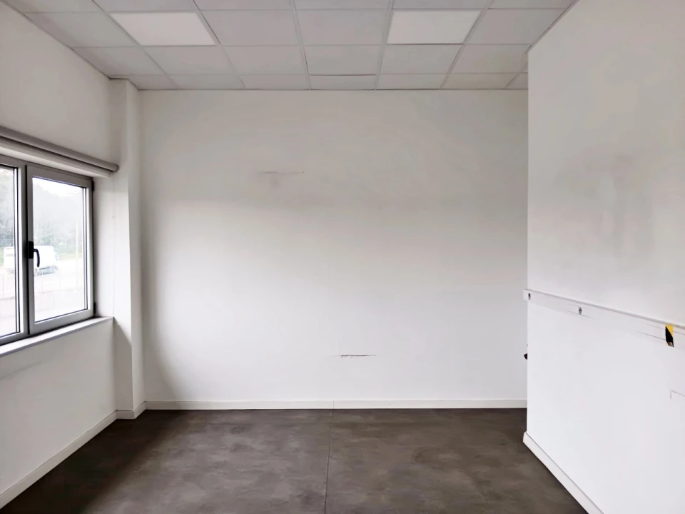 Loja para Arrendamento em Castêlo da Maia Foto 4