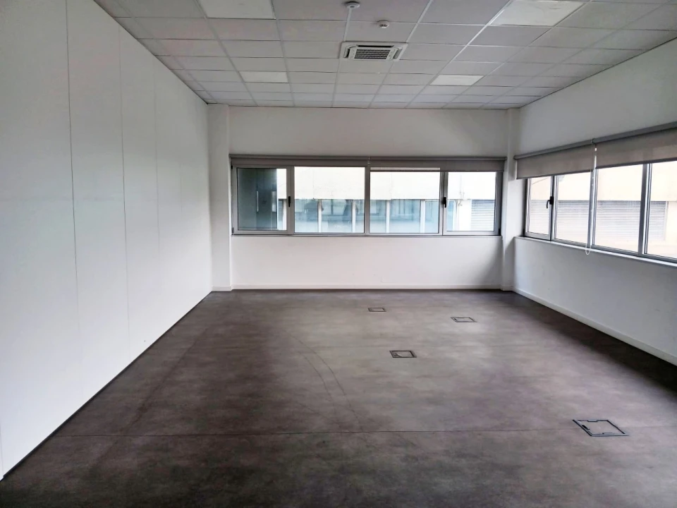 Loja para Arrendamento em Castêlo da Maia Foto 9