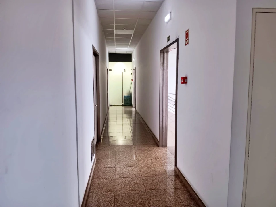 Loja para Arrendamento em Castêlo da Maia Foto 16