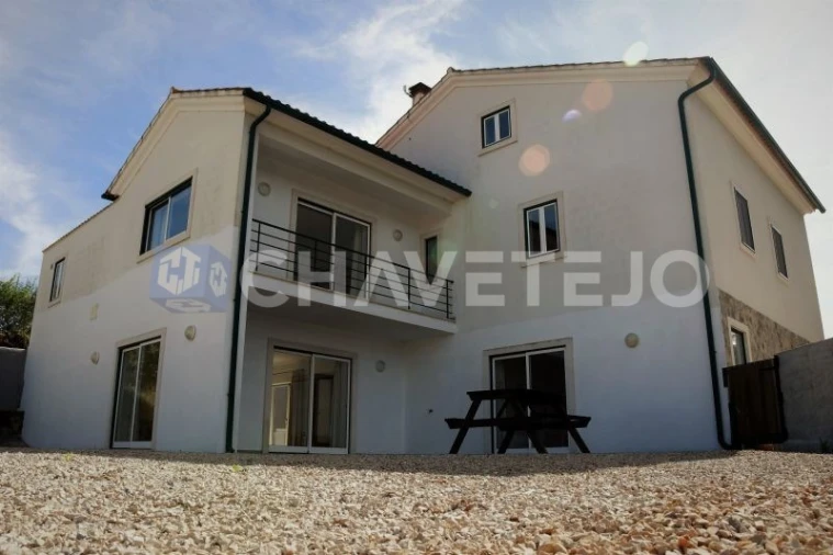 Moradia T6 para Venda em Pussos São Pedro Foto 1