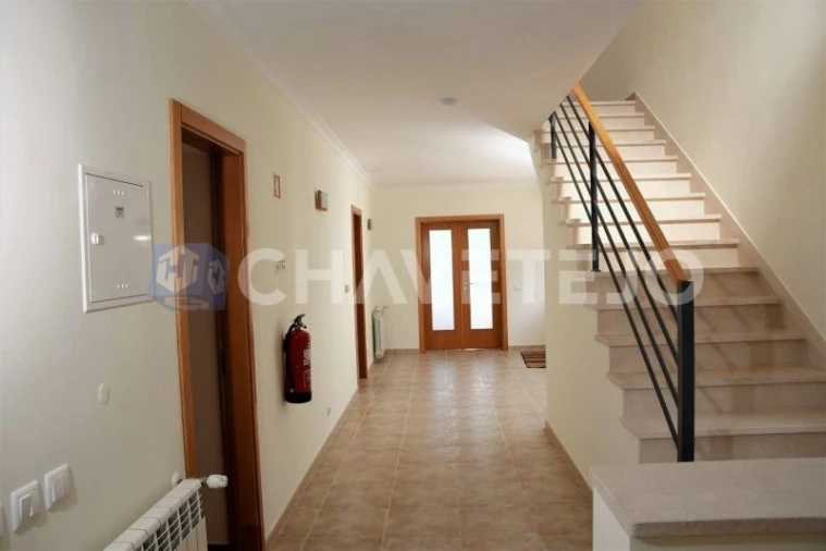 Moradia T6 para Venda em Pussos São Pedro Foto 9