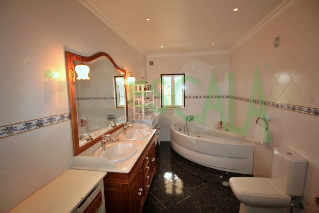 Moradia T4 para Venda em Benavente Foto 17