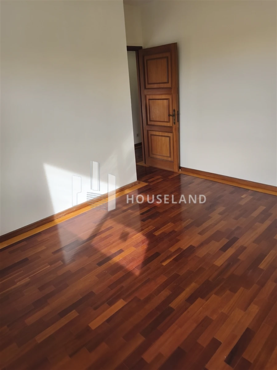 Apartamento T5 para Venda em Espinho Foto 40