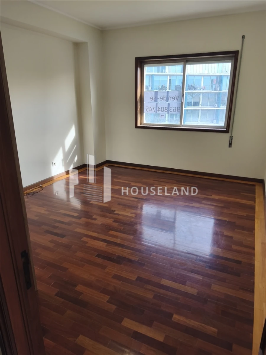 Apartamento T5 para Venda em Espinho Foto 12