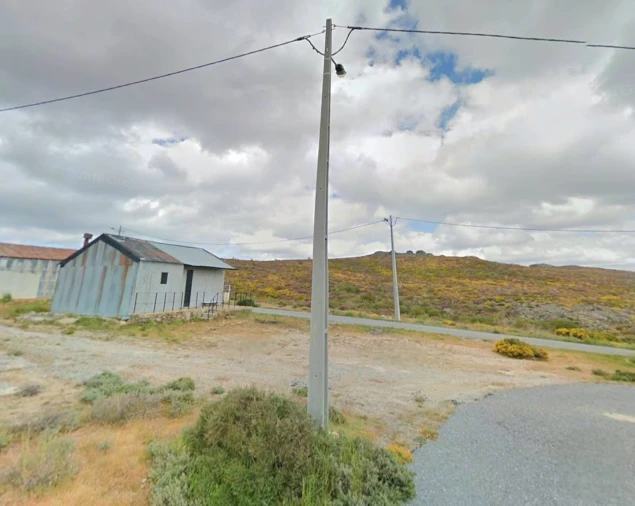 Moradia T2 para Venda em Cortes do Meio Foto 5