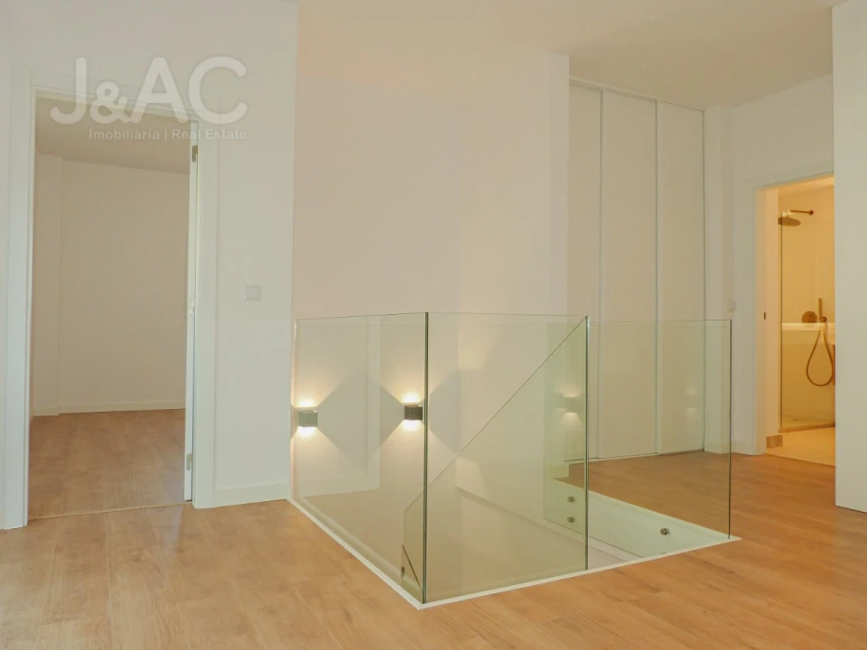 Moradia T4 para Venda em Carcavelos e Parede Foto 16