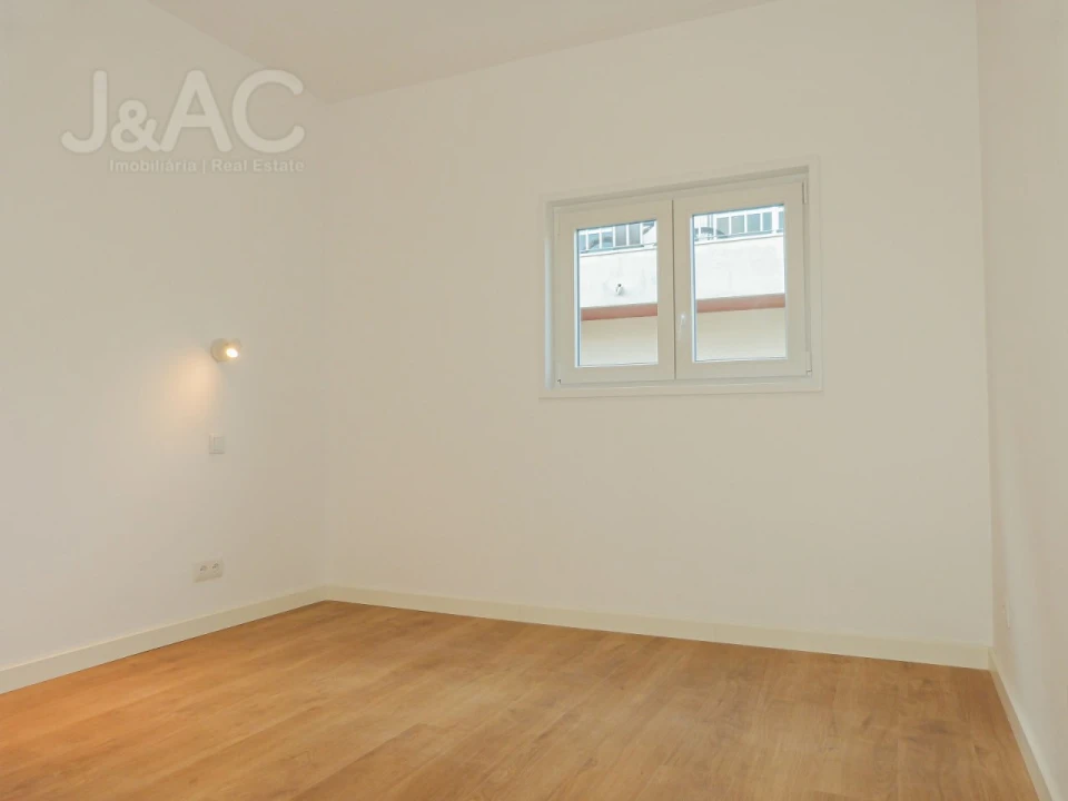 Moradia T4 para Venda em Carcavelos e Parede Foto 25