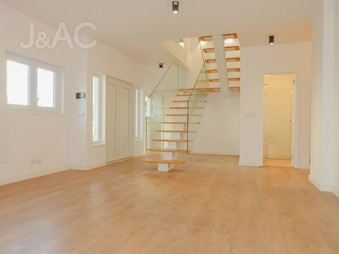 Moradia T4 para Venda em Carcavelos e Parede Foto 3