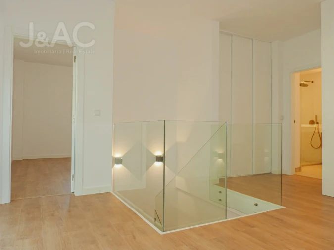 Moradia T4 para Venda em Carcavelos e Parede Foto 16