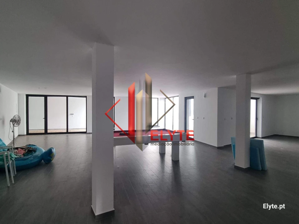 Moradia T4 para Venda em Quarteira Foto 1