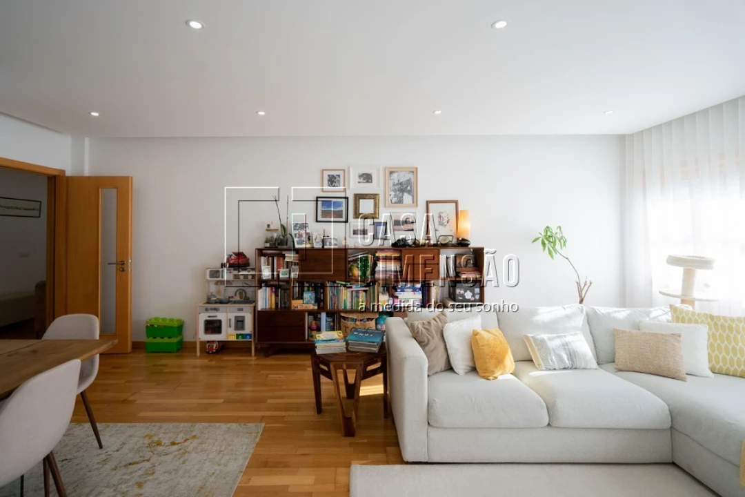 Apartamento T2 para Venda em Carnaxide e Queijas Foto 17