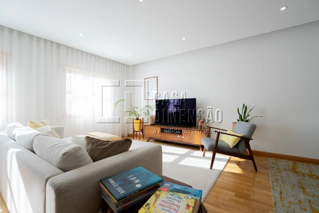 Apartamento T2 para Venda em Carnaxide e Queijas Foto 23
