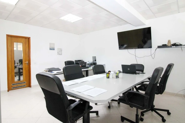 Negócio para Venda em Quarteira Foto 9