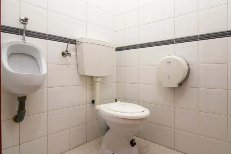 Negócio para Venda em Quarteira Foto 12