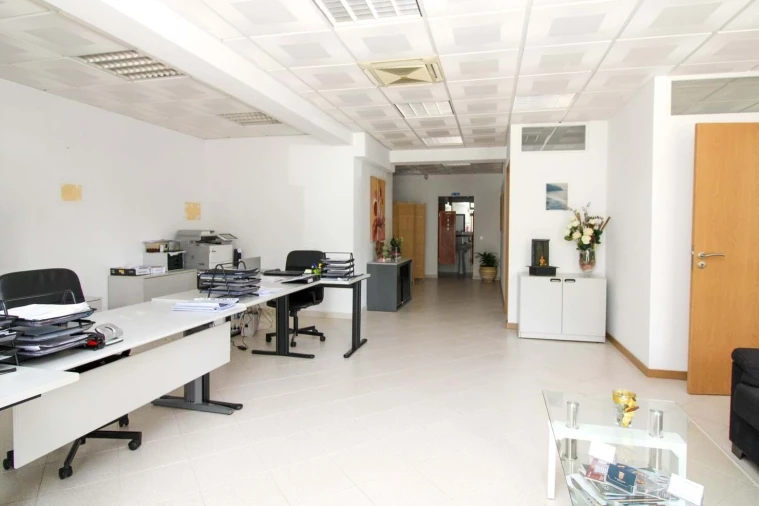 Negócio para Venda em Quarteira Foto 4