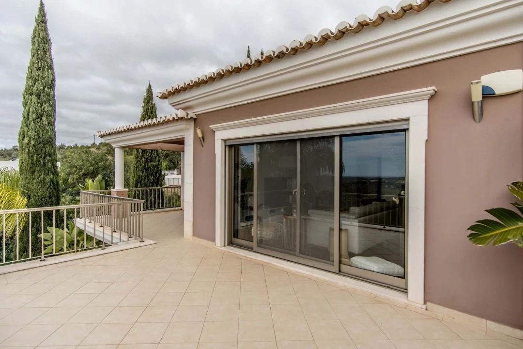Moradia T4 para Venda em Santa Barbara de Nexe Foto 33
