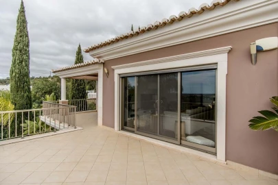 Moradia T4 para Venda em Santa Barbara de Nexe