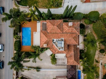 Moradia T4 para Venda em Santa Barbara de Nexe
