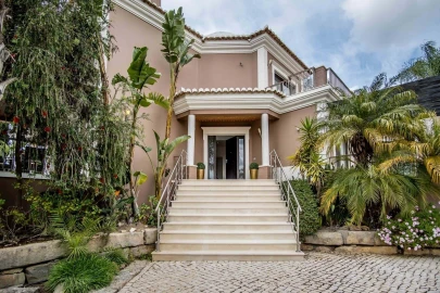 Moradia T4 para Venda em Santa Barbara de Nexe